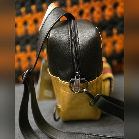 New! Disney Parks Pirate of the Caribbean Crossbody Bag - Picture 4 of 9